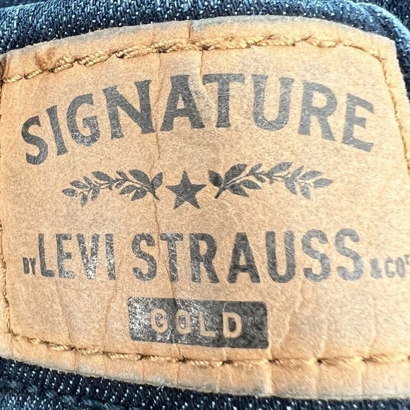 Signature By Levi Strauss Totally Shaping Pull On Skinny Jeans Size 8 Woman's - Picture 2 of 7